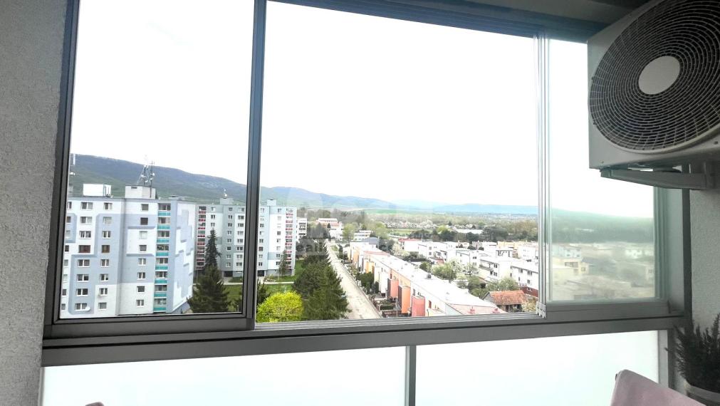 Moderný 3- izbový byt s balkónom na Mierovej ulici, Strážske