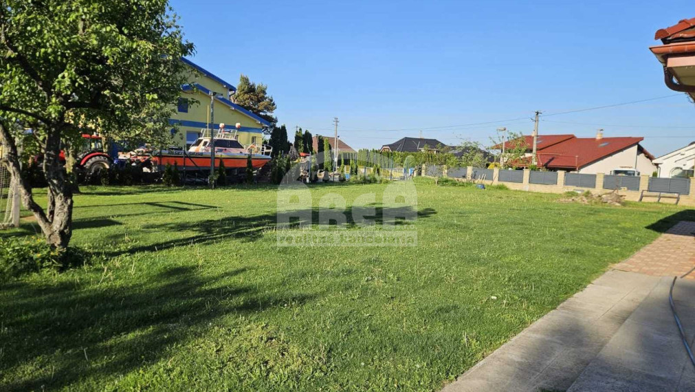 Slnečný stavebný pozemok v obci Vinné