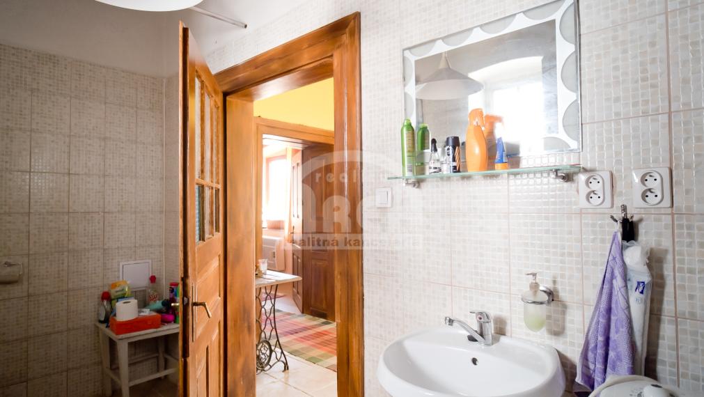 VÝRAZNÁ ZĽAVA! Útulný domček s krásnym pozemkom v obci Suché