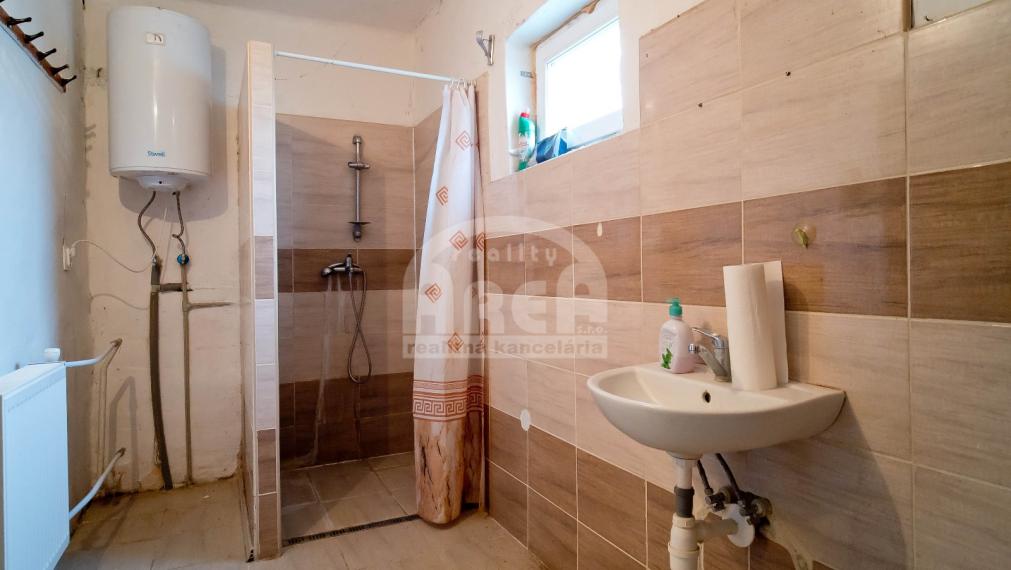 SKVELÁ ZĽAVA! Rodinný dom v pokojnej obci Lastomír