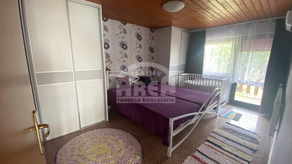 Dvojpodlažná rekreačná chata v obci Kaluža