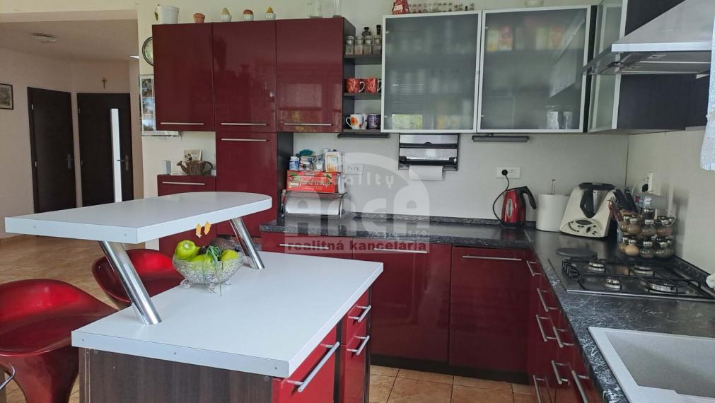 Dvojpodlažný rodinný dom v pokojnej lokalite Michaloviec