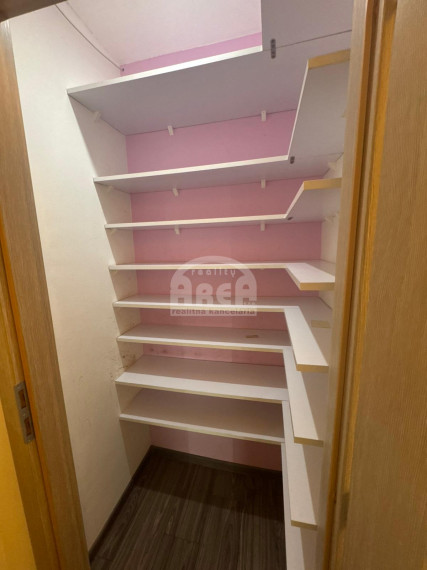 Prakticky riešený 3- izbový byt, rodinná lokalita Východ, MI