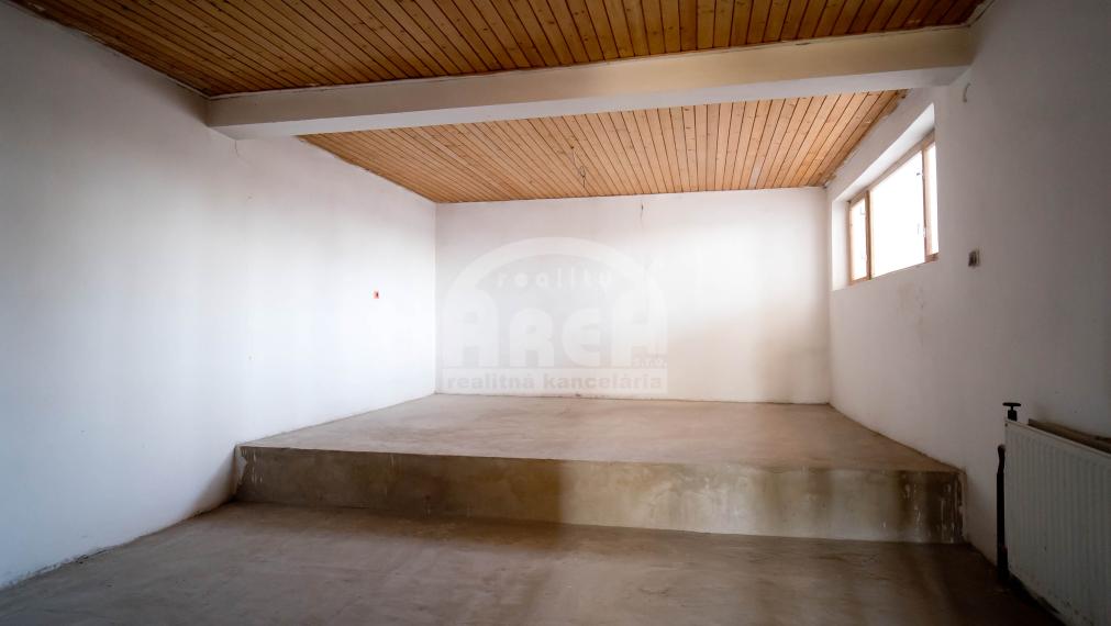 Dvojpodlažný rodinný dom v obci Bracovce