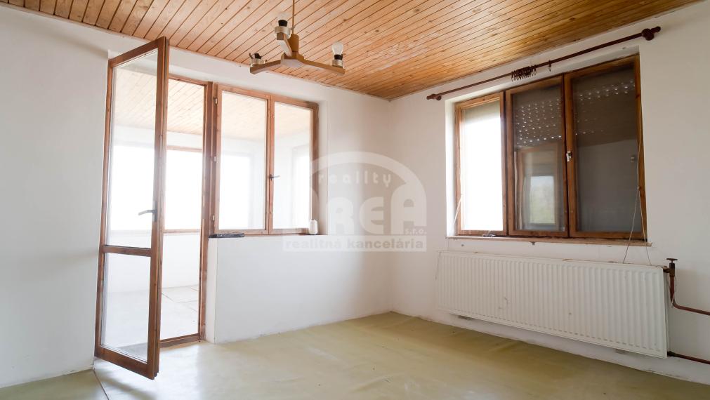 Dvojpodlažný rodinný dom v obci Bracovce