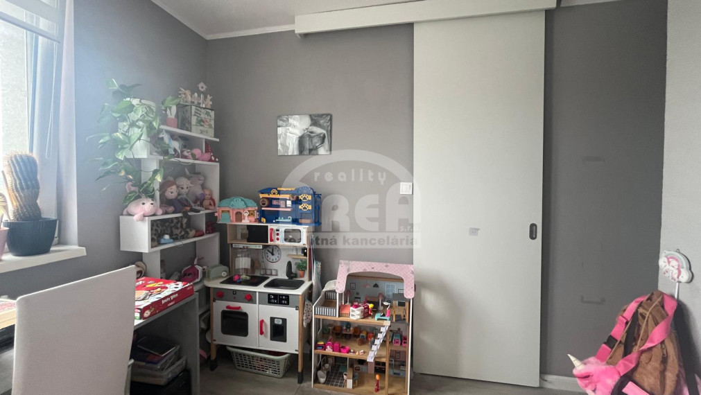 Moderný 3- izbový byt s balkónom na Mierovej ulici, Strážske
