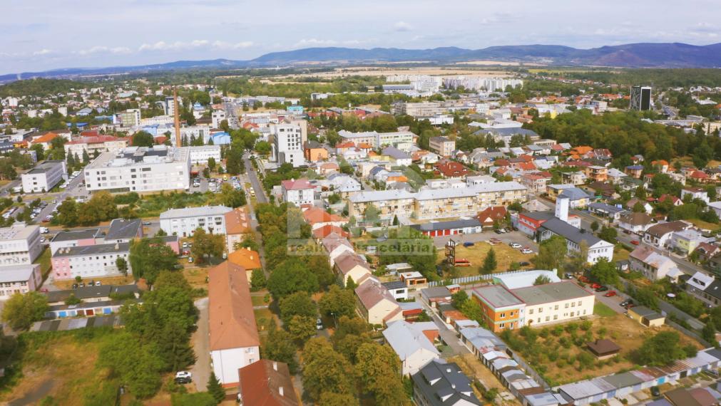 Na prenájom nadštandardný 3- izbový byt v širšom centre Mi
