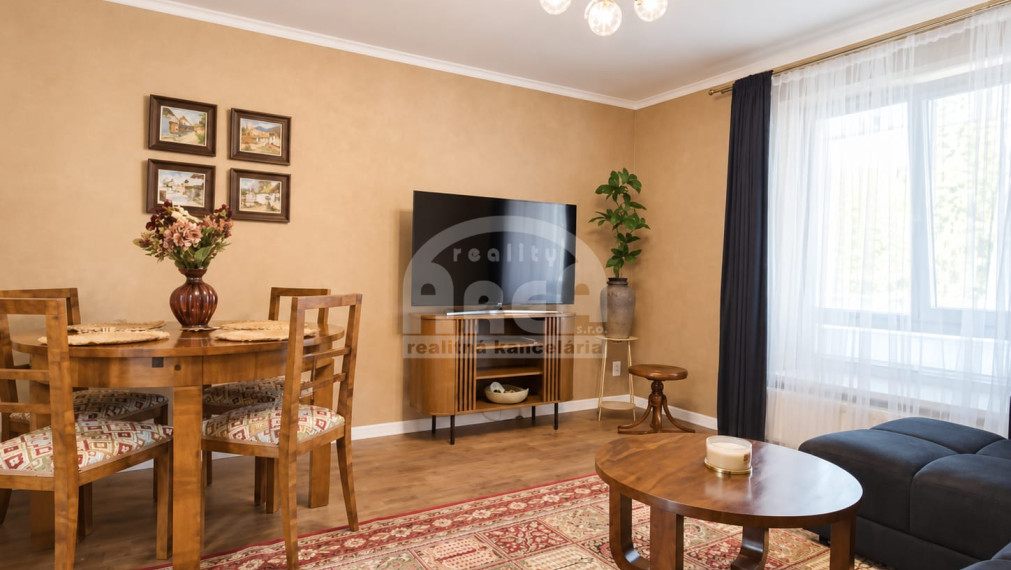 Na prenájom nadštandardný 3- izbový byt v širšom centre Mi