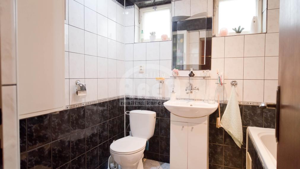Dvojpodlažný rodinný dom v obľúbenej obci Zalužice