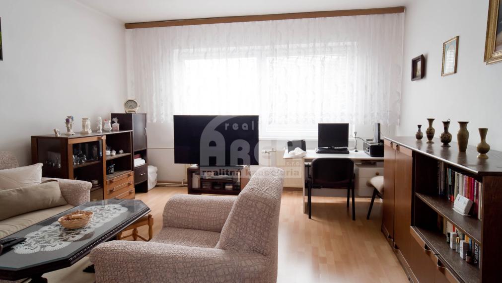 Dvojpodlažný rodinný dom v obľúbenej obci Zalužice