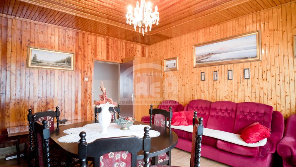 Dvojpodlažný rodinný dom v obľúbenej obci Zalužice