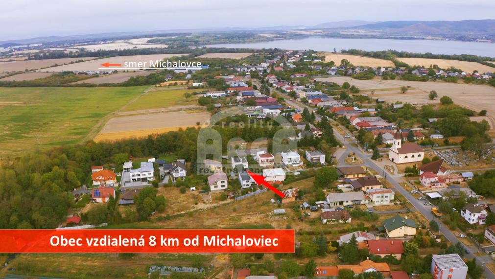 Dvojpodlažný rodinný dom v obľúbenej obci Zalužice