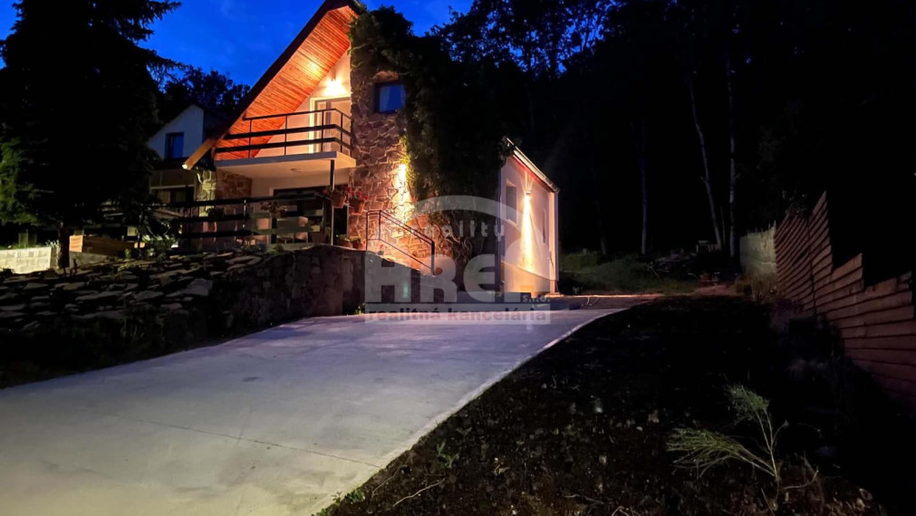 Dvojpodlažná rekreačná chata nad obcou Kaluža