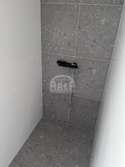 Dvojpodlažná rekreačná chata nad obcou Kaluža