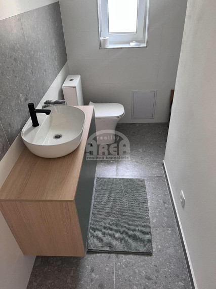 Dvojpodlažná rekreačná chata nad obcou Kaluža