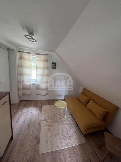 Dvojpodlažná rekreačná chata nad obcou Kaluža