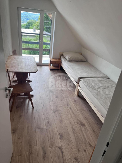 Dvojpodlažná rekreačná chata nad obcou Kaluža