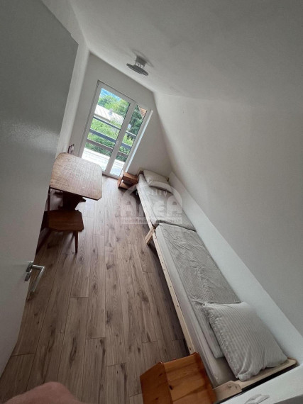 Dvojpodlažná rekreačná chata nad obcou Kaluža