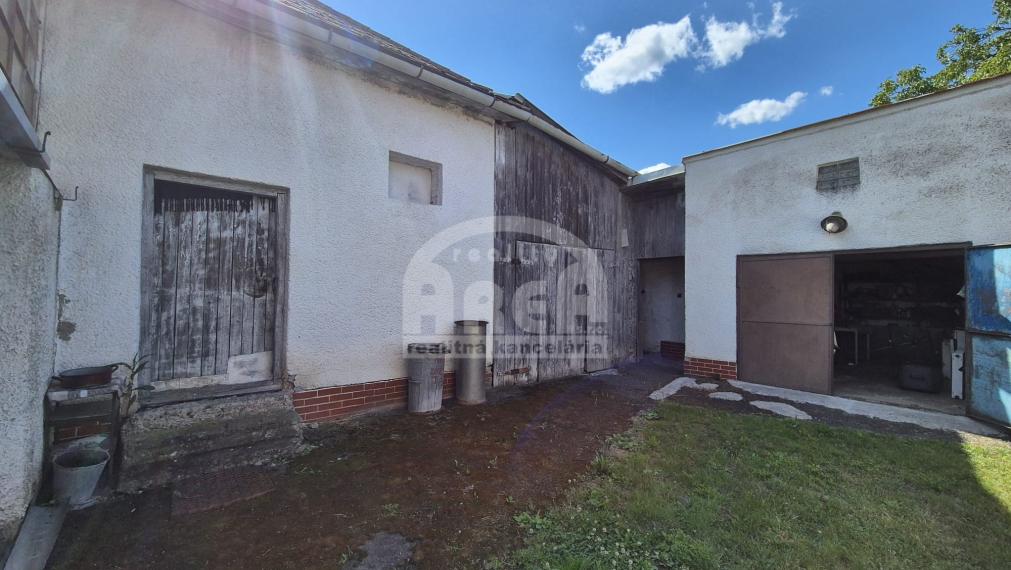 Útulný rodinný dom s veľkým potenciálom v obci Zbehňov