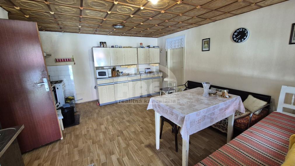 Útulný rodinný dom s veľkým potenciálom v obci Zbehňov