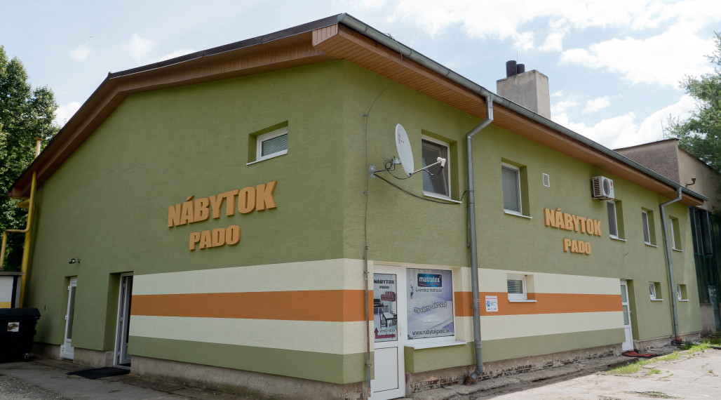 Komerčná budova s 2-izbovým bytom vo Vranove nad Topľou