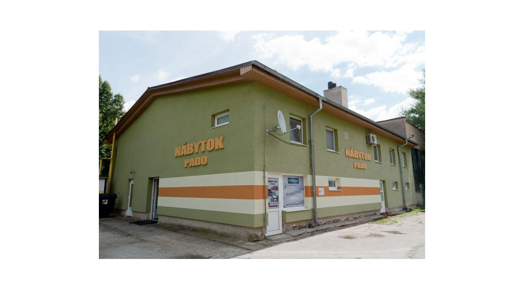 Komerčná budova s 2-izbovým bytom vo Vranove nad Topľou