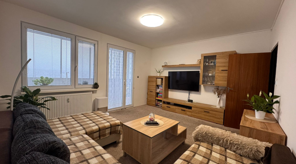 Priestranný 5- izbový byt na sídlisku Východ v Michalovciach