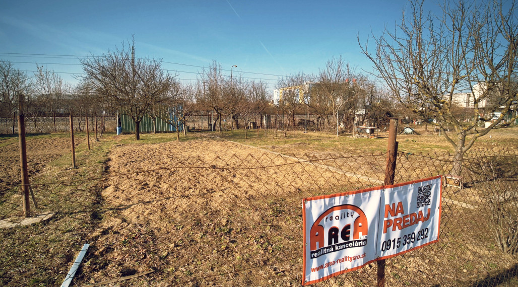 Krásna záhradka na Továrenskej ulici v Michalovciach