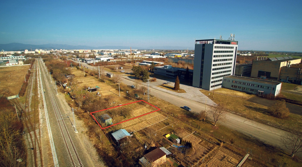 Krásna záhradka na Továrenskej ulici v Michalovciach