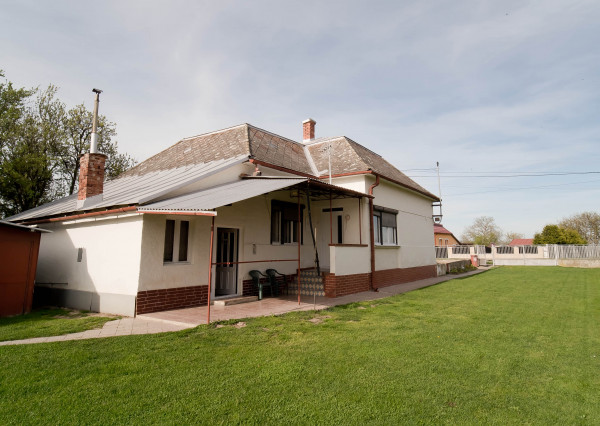 Útulný dom s krásnym pozemkom v obci Zemplínska Široká