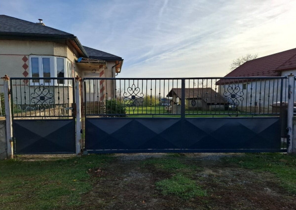 Rodinný dom s veľkou záhradou  v obci Bajany