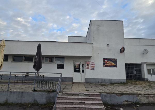 Obchodné centrum v obci Trhovište