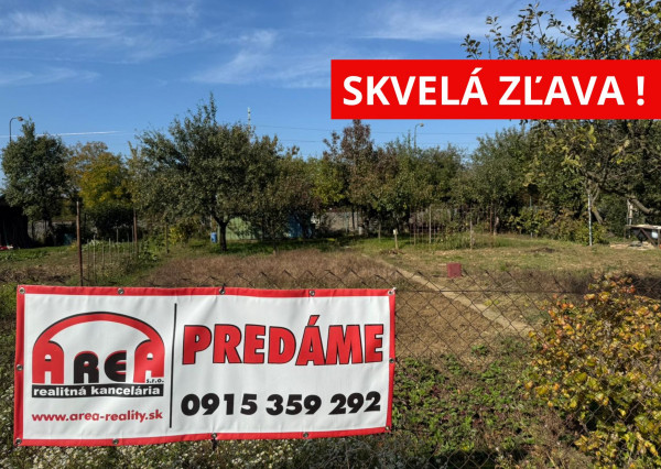 Krásna záhradka na Továrenskej ulici v Michalovciach