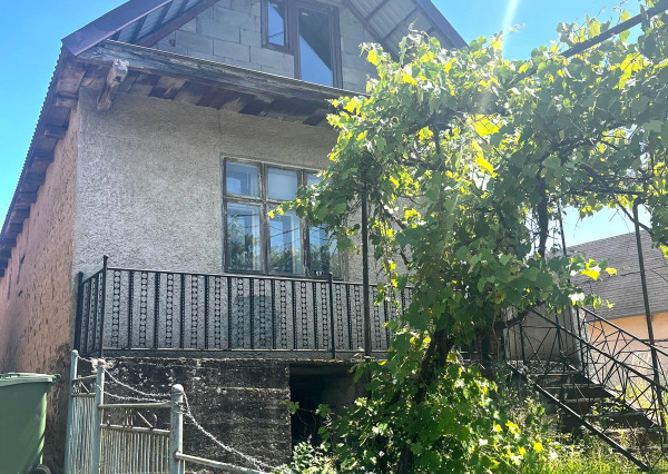 Vidiecky rodinný domček v obci Husák