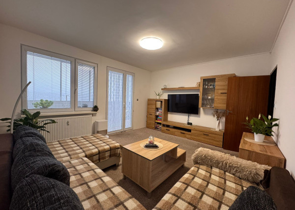 Priestranný 5- izbový byt na sídlisku Východ v Michalovciach