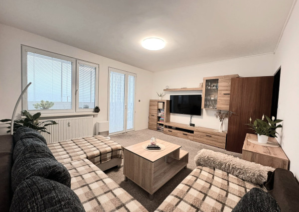 Priestranný 5- izbový byt na sídlisku Východ v Michalovciach