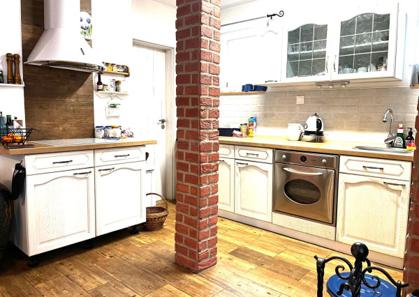 Dvojpodlažná murovaná chata na Zemplínskej Šírave