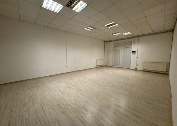 Na prenájom obchodné/ skladové priestory v OC Idea, Mi