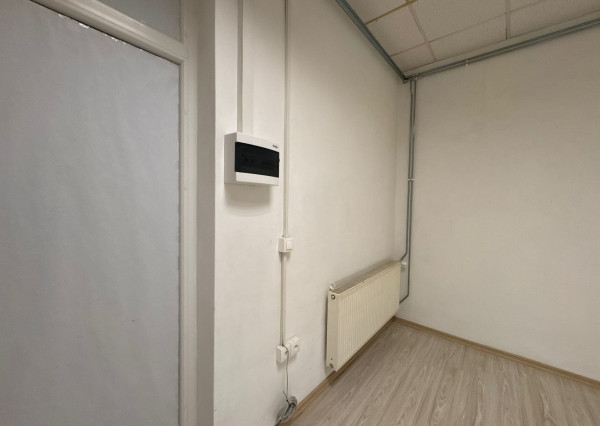 Na prenájom obchodné/ skladové priestory v OC Idea, Mi