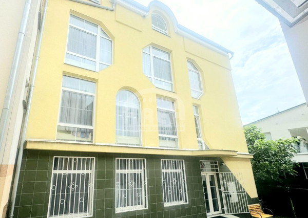 Komerčná budova v centre mesta Michalovce