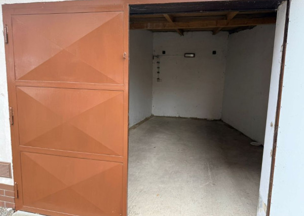 Na prenájom garáž + státie na sídlisku SNP v Michalovciach