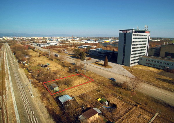 Krásna záhradka na Továrenskej ulici v Michalovciach