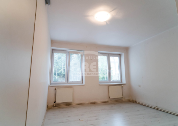 Tehlový 3- izbový byt s pozemkom 100  m2 na ulici S.Chalupku v Michalovciach