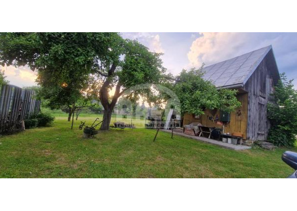 Veľkorysý pozemok so záhradnou chatkou v obci Ubľa