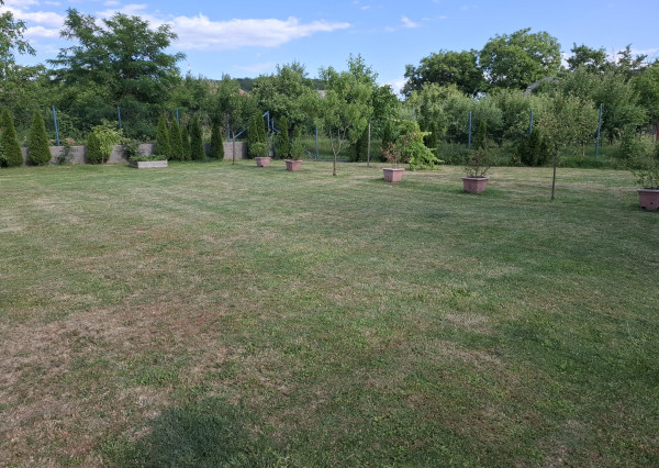 Slnečný stavebný pozemok v obci Vinné