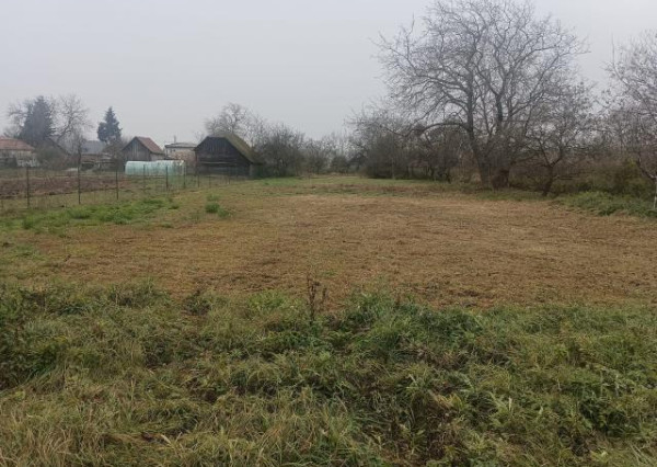 Stavebný pozemok v obci Ložín