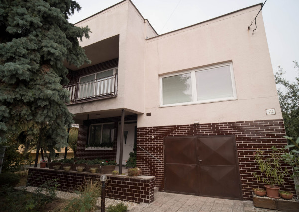Dvojpodlažný rodinný dom v obľúbenej obci Zalužice