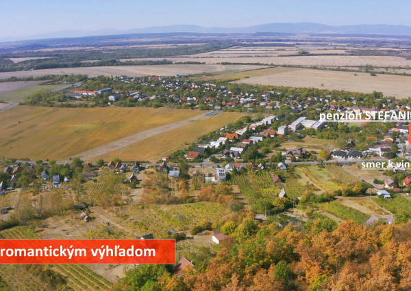 Vinohradnícka idylka nad obcou Vinné